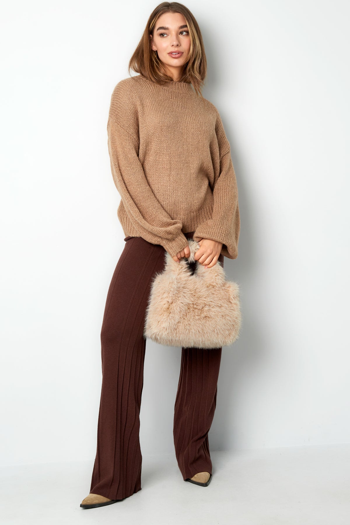 Winter-Essential-Pullover