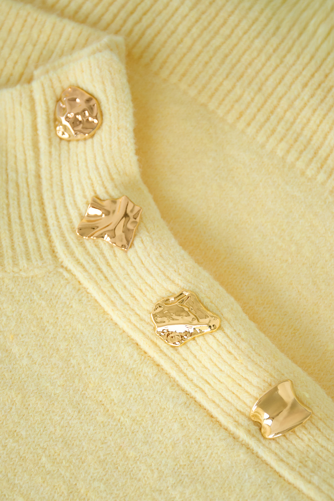 Pullover mit Knöpfen an der Schulter